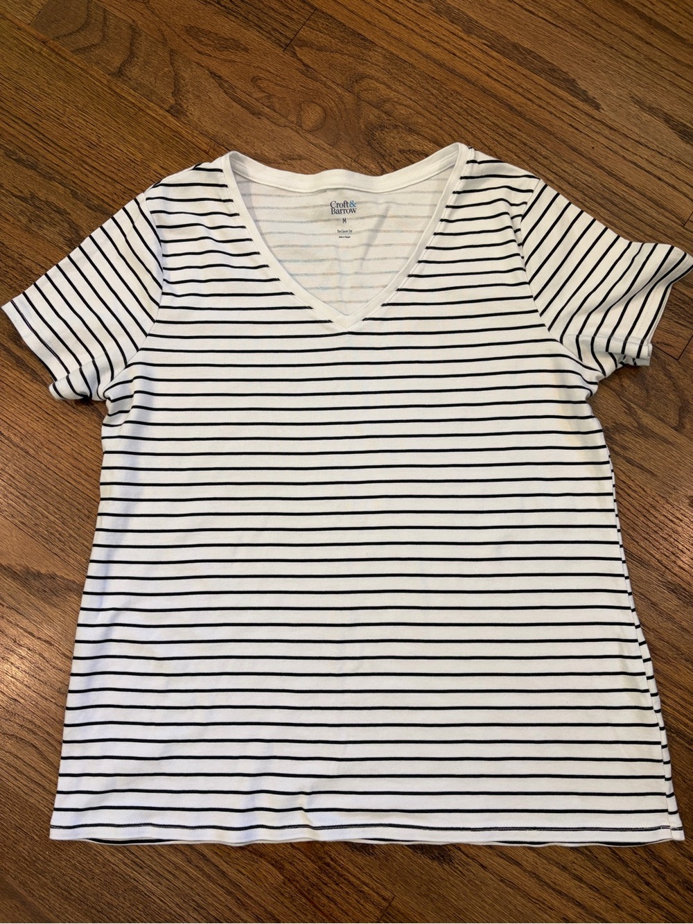 croft & barrow White and Black Striped V-Neck Short Sleeve Tee